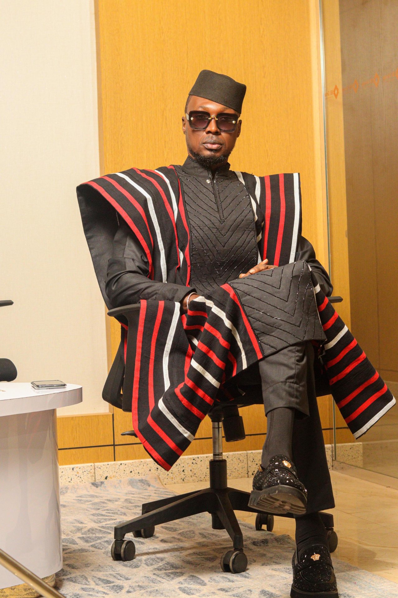 Mamadou Camara — Sora Camas en tenue traditionnelle malienne